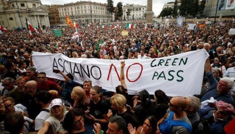 Italia lehteson sot masat por protestat anti Green Pass nuk ndalojne
